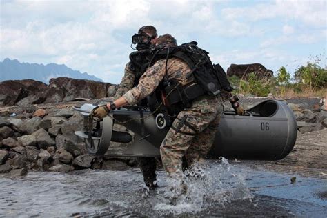 How Long is Marine Recon Training: A Deep Dive into the Rigors and Realities