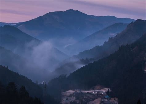 明日の天気 四国中央市、そして宇宙の果てまで続く雲の話